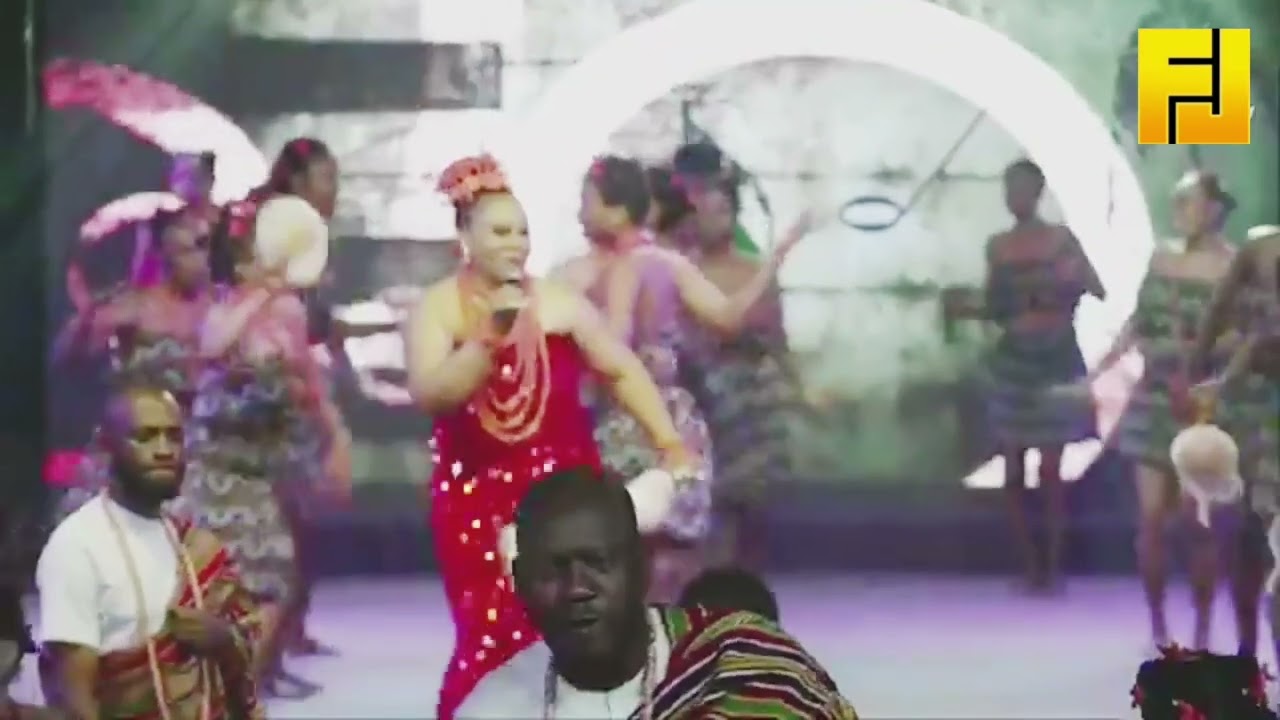 FAVOUR JAZZY- LIVE PERFORMANCE  @ROCK OF AGES CHRISTIAN ASSEMBLY...ESAN TO THE WORLD