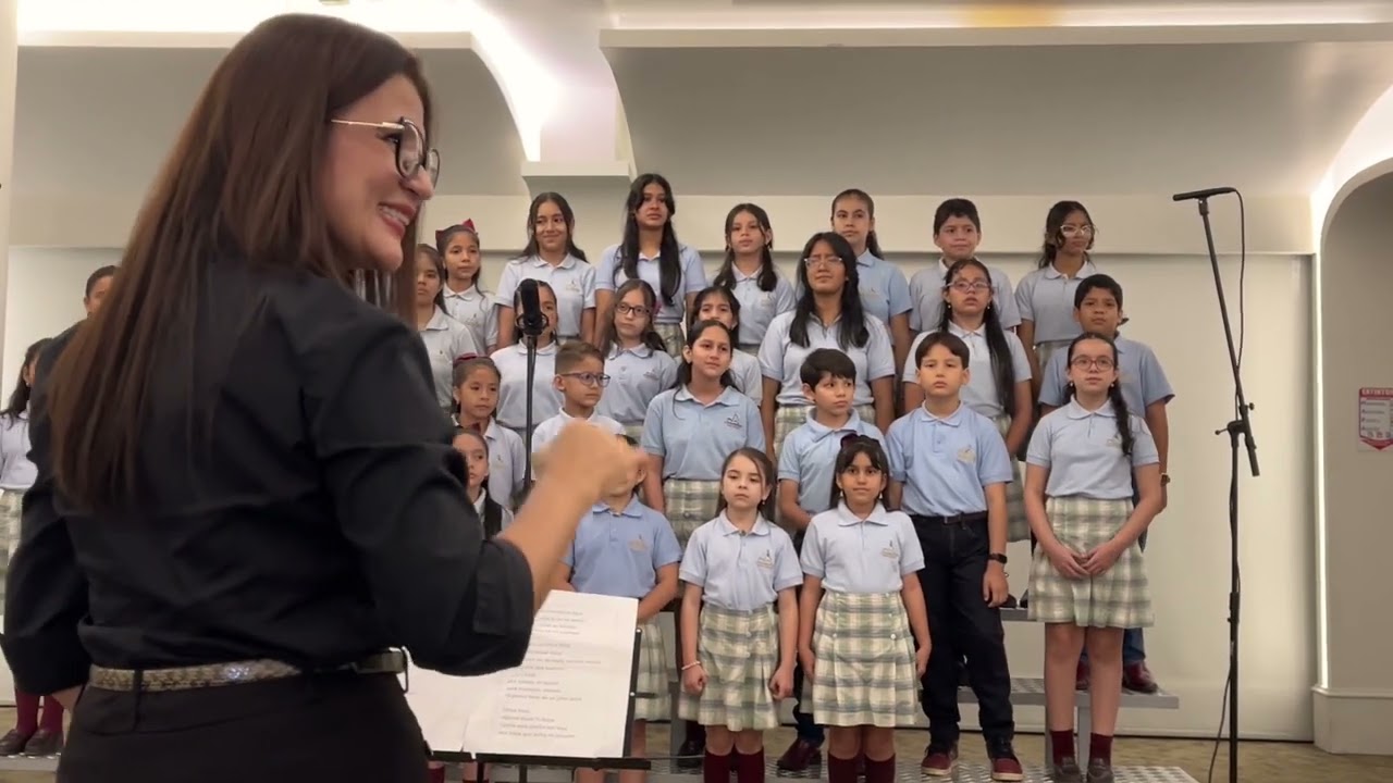 Chica linda (live) - Coro Unidad Educativa Torremolinos