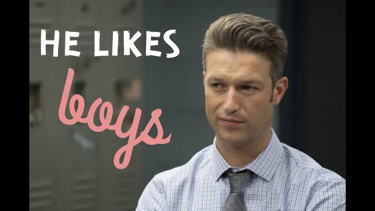 sonny carisi: he likes boys