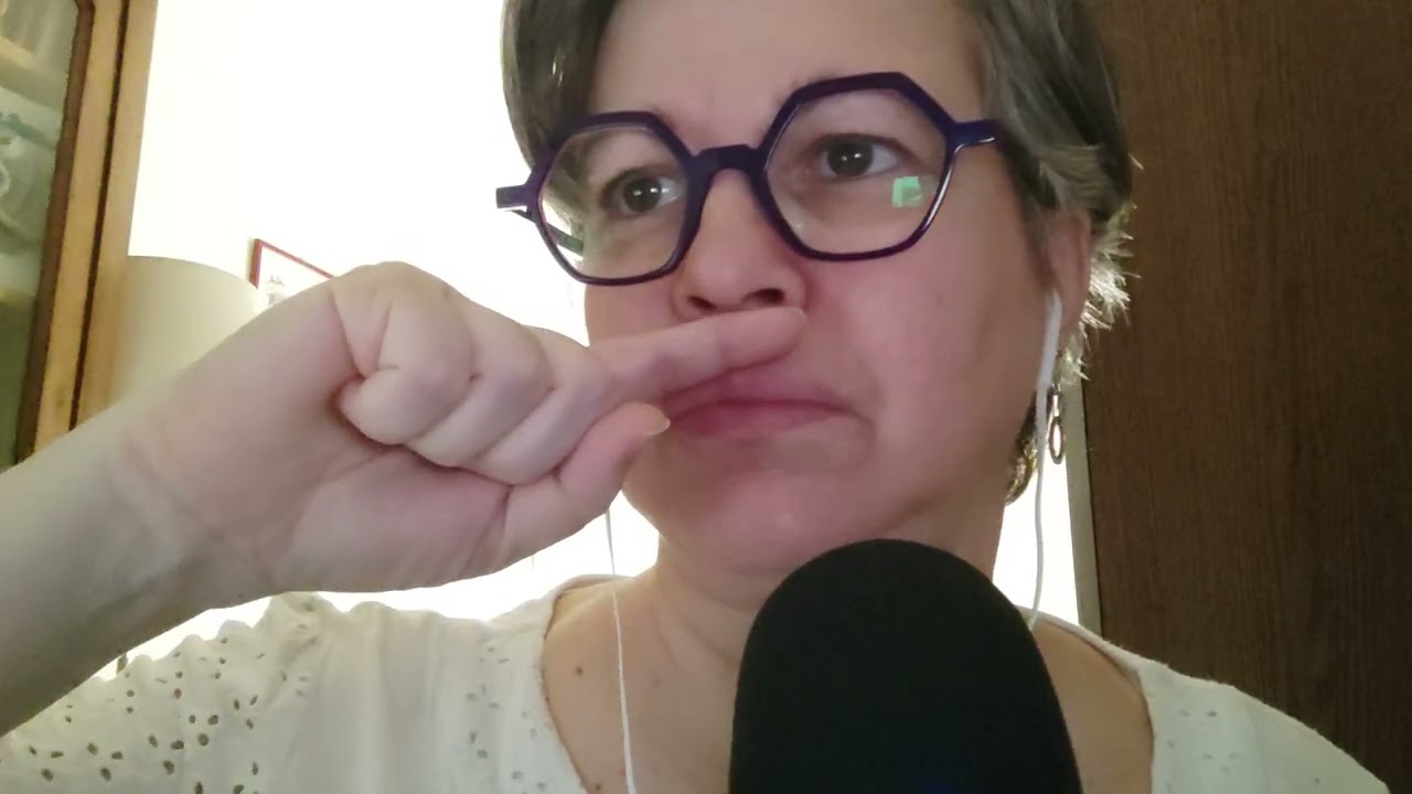 Asmr - venditrice di auto per lucky in particolare della Renault 04