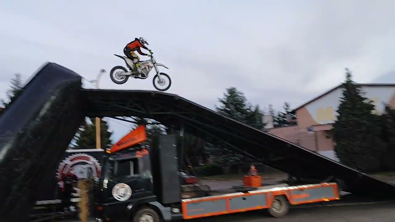 FLOTT CASCADERS TEAM.... KRÁLÍKY U NOVÉHO BYDŽOVA 