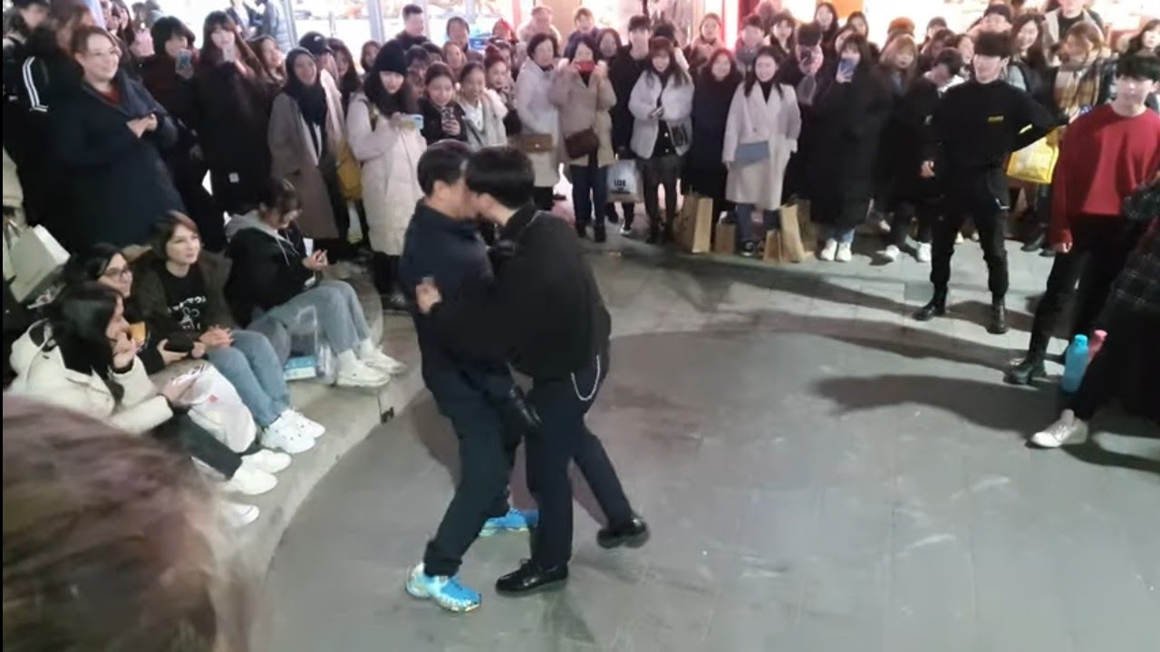 M.Y.M(맥스 MAXXAM)-이찬욱(LeeChanWook)/GENTLEMAN(젠틀맨) - PSY(싸이) 20200117 홍대버스킹(HongDae Busking)