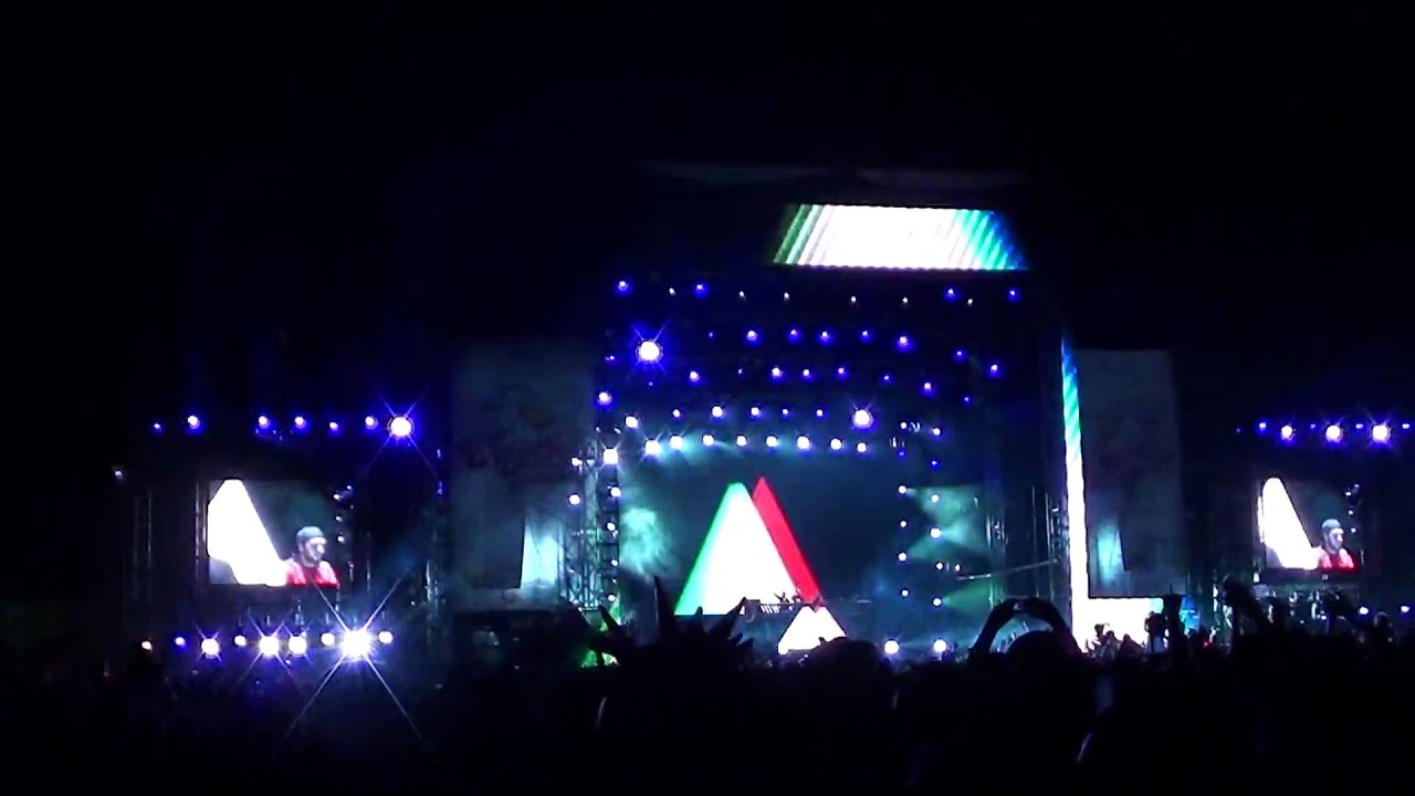 Swedish House Mafia - In The Air (Axwell Mix) @ E.D.C. 2010 Los Angeles [HD]