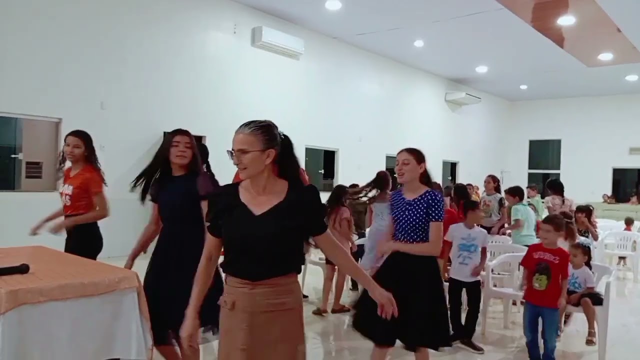 Coreografia infantil - Pisa na muralha Aline Barros
