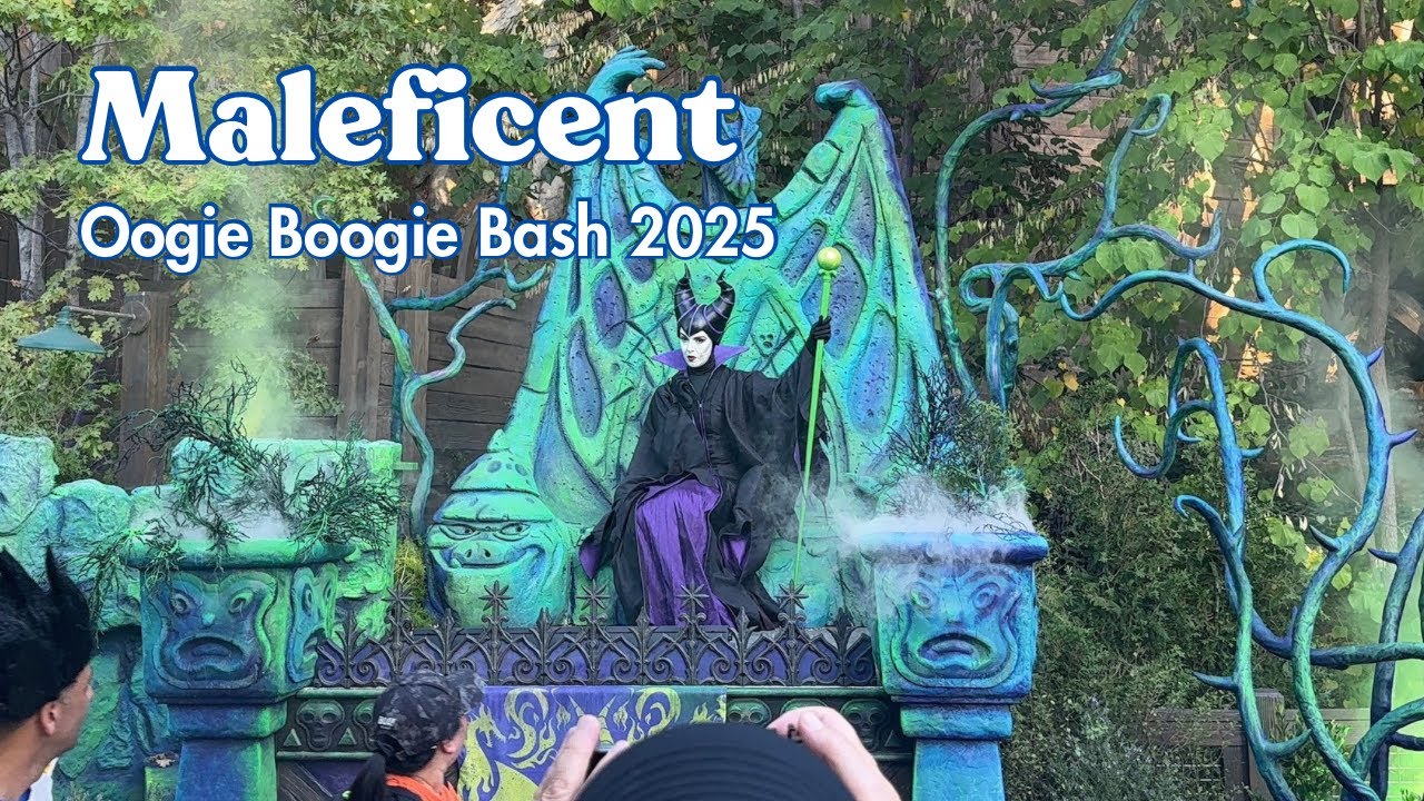Малефисента на Oogie Boogie Bash!