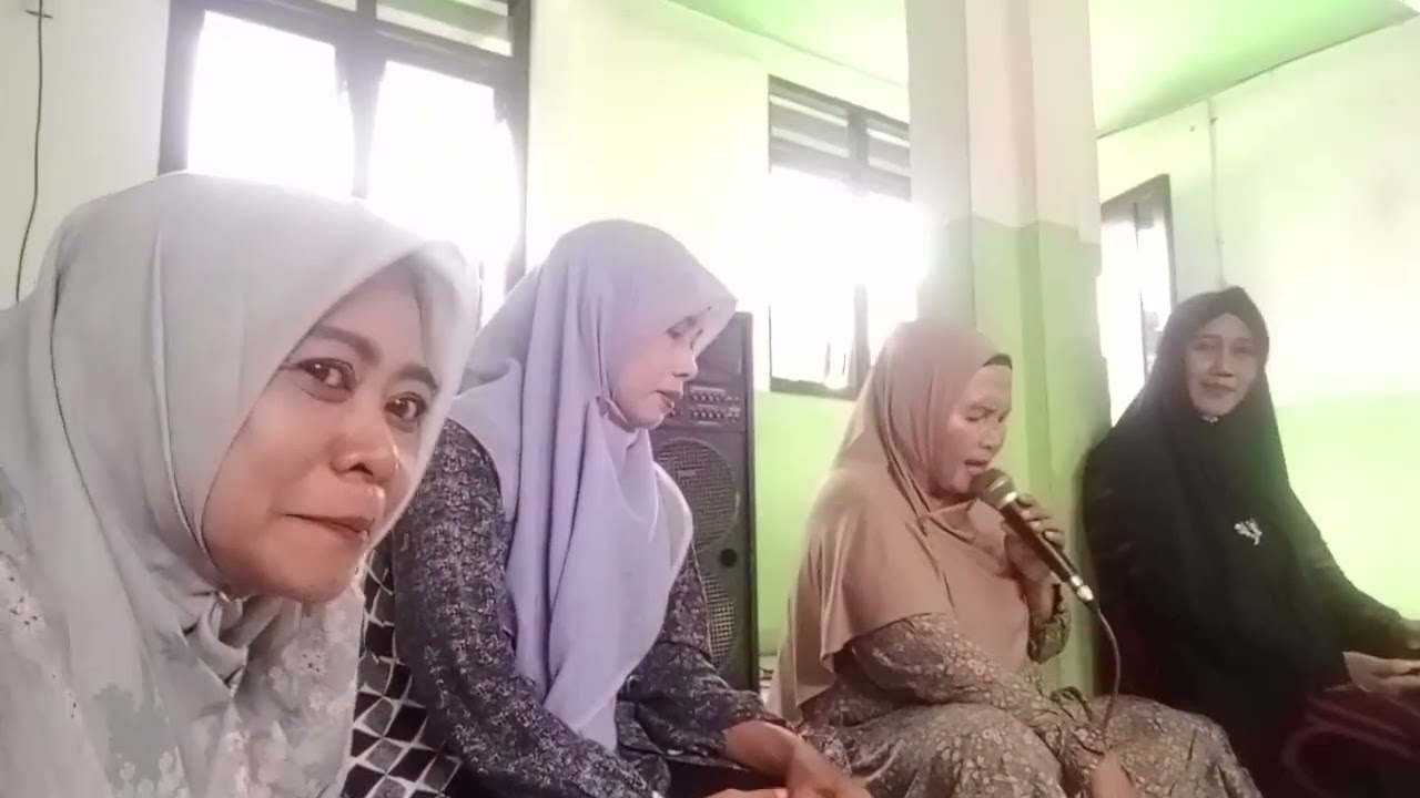 𝗔𝗻𝗶𝘁𝗮  𝗴𝗲𝗺𝗽𝗼𝗹 
