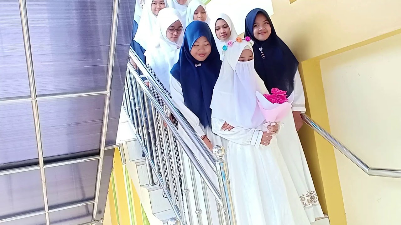 Simulasi pernikahan XI ipa 2 MAN 2 HSS