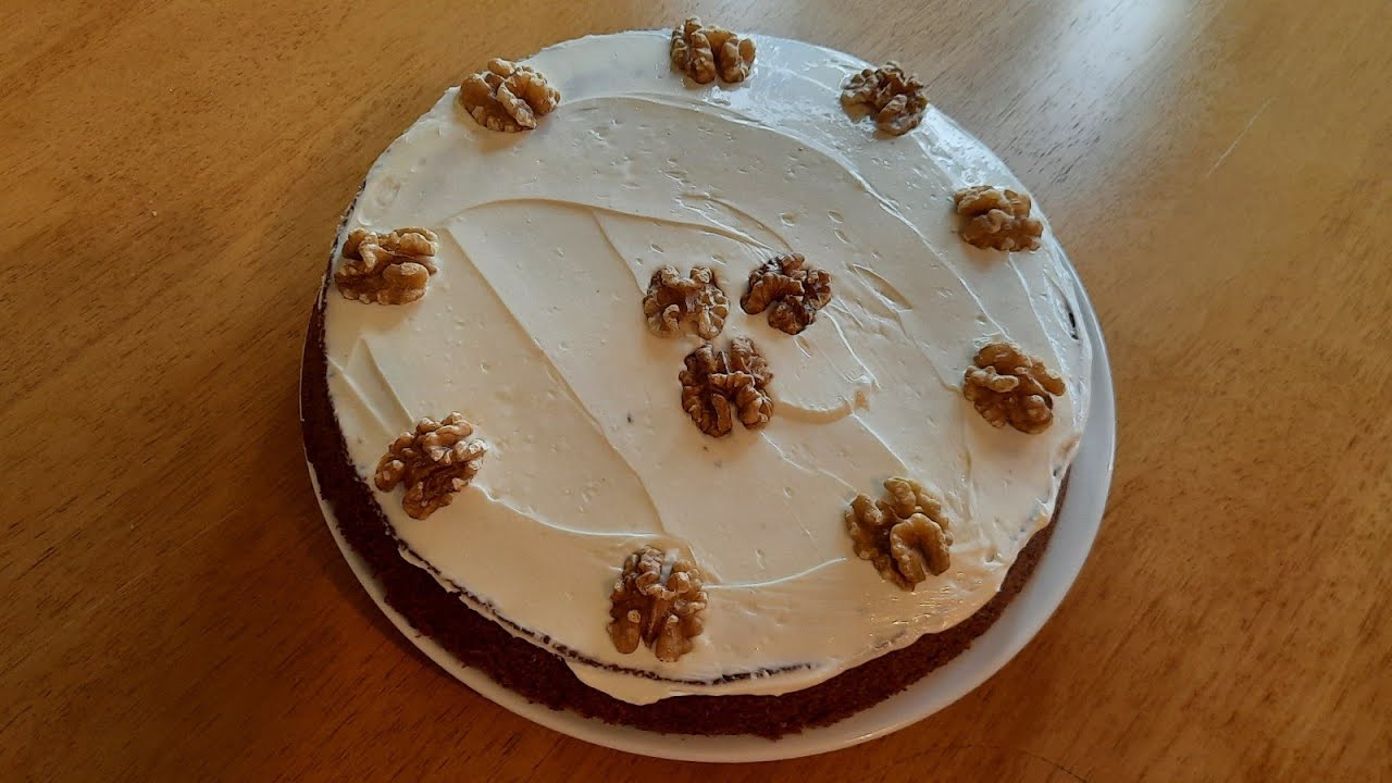 How to make delicious moist carrot cake