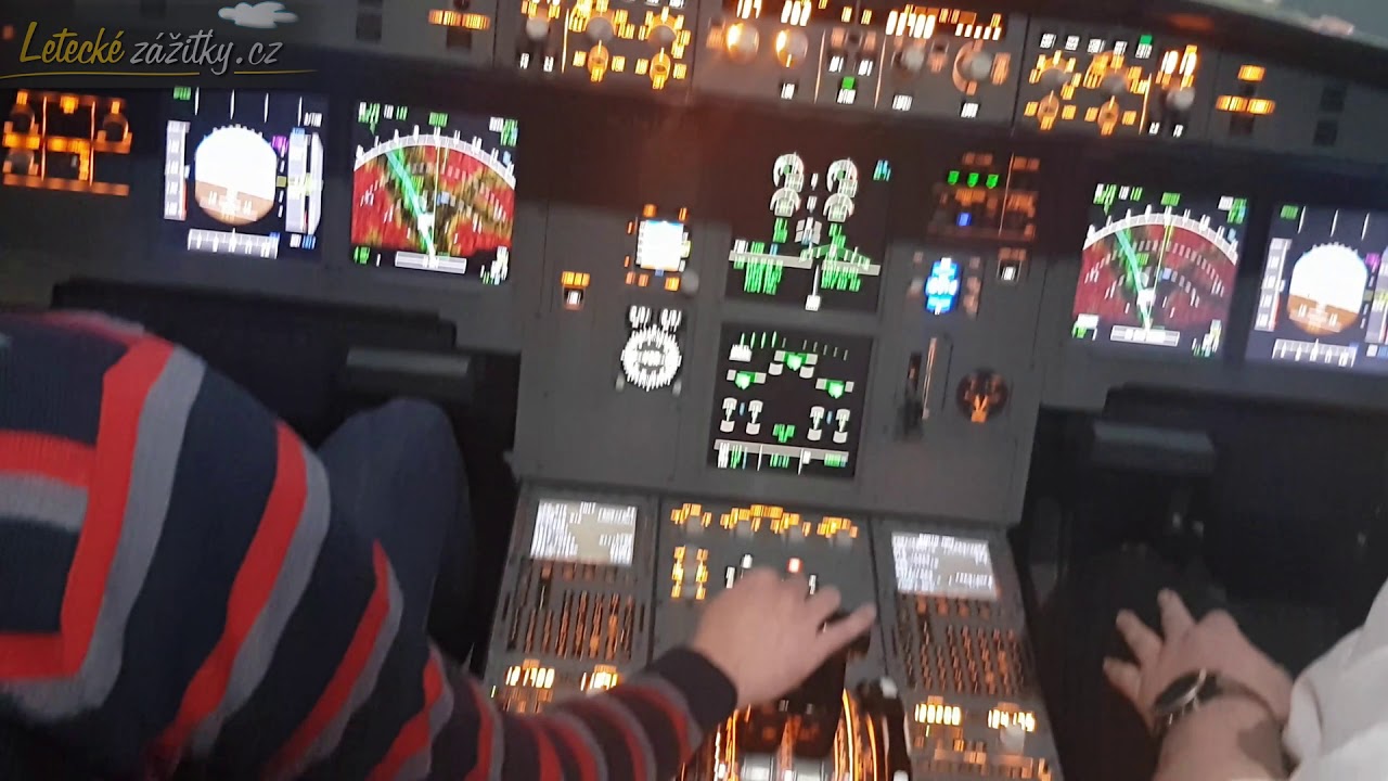 Simulátor A320 Praha aneb Kdo přistane? Laik nebo pilot malých letadel?