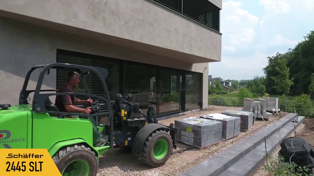 Radlader Schäffer 2445 SLT im Gartenbaueinsatz