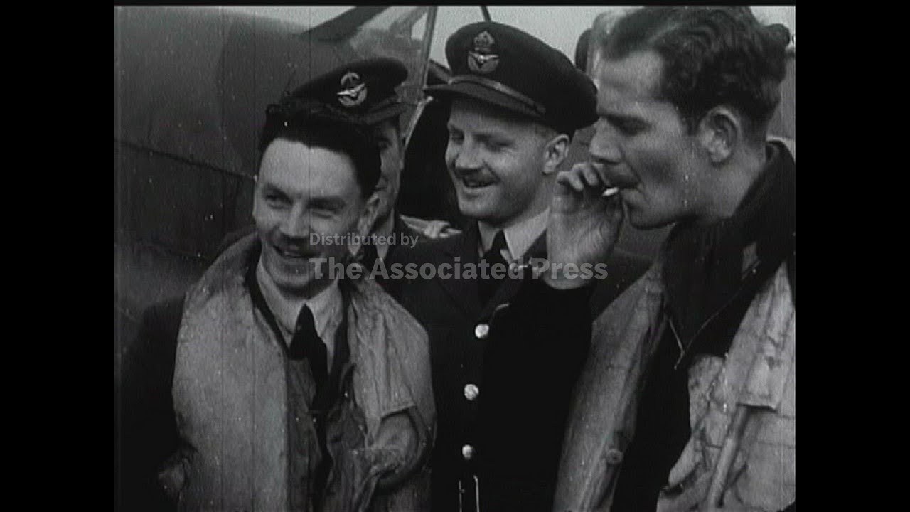 THE REVIEW OF THE YEAR 1940 - COMMENTARY BY LESLIE MITCHELL