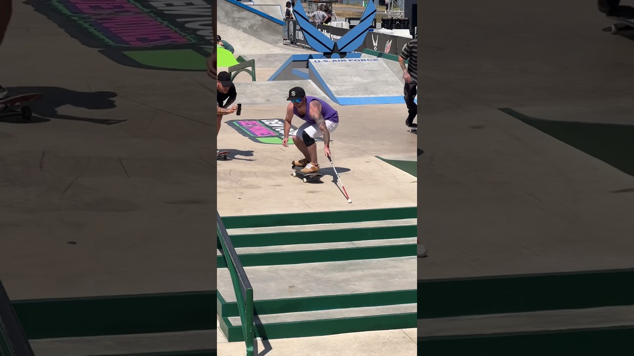 Blind skateboarder doing the impossible🦯🛹 #adaptiveathlete
