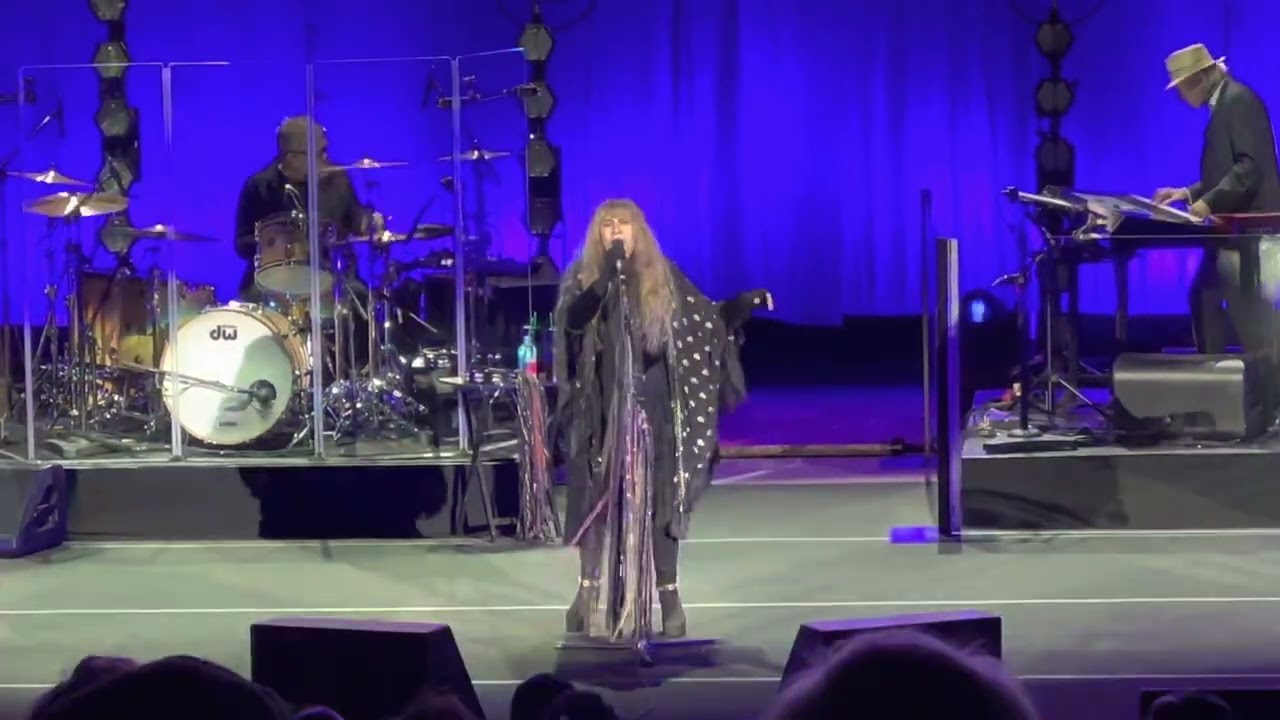 Stevie Nicks, “Stand Back” - Live on June 12, 2022 - Shoreline Amphitheater in Mountain View