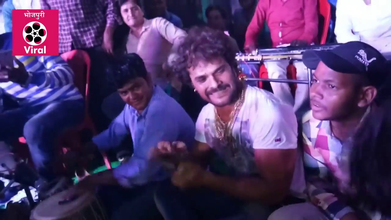 Stage program ke dauran Jhal bajate Khesari lal yadav