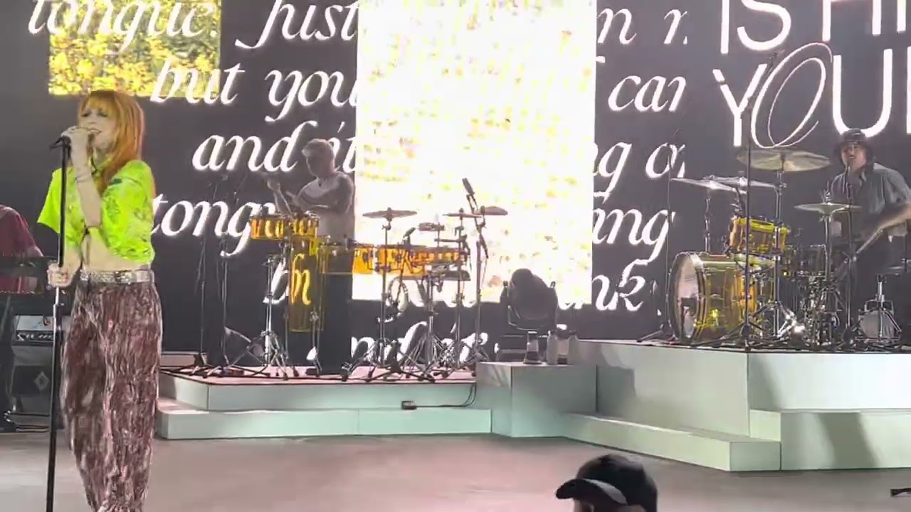 Paramore - Decode Chesterfield, MO 10/11/22