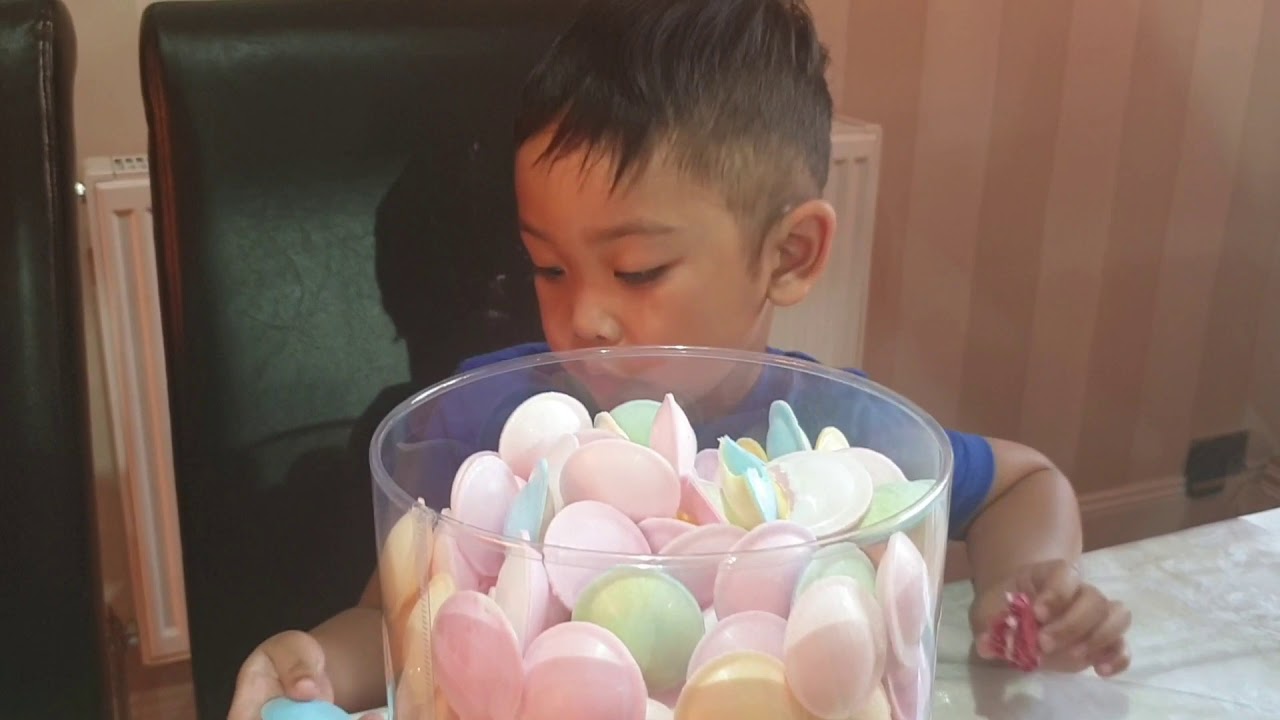 Macarons and Flying saucers #snacks #sweets #treats