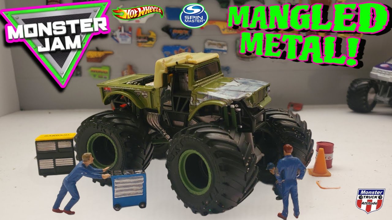 King Krunch Defends The Flag! Monster Jam Toy Race Begins | Thunder Episode 204