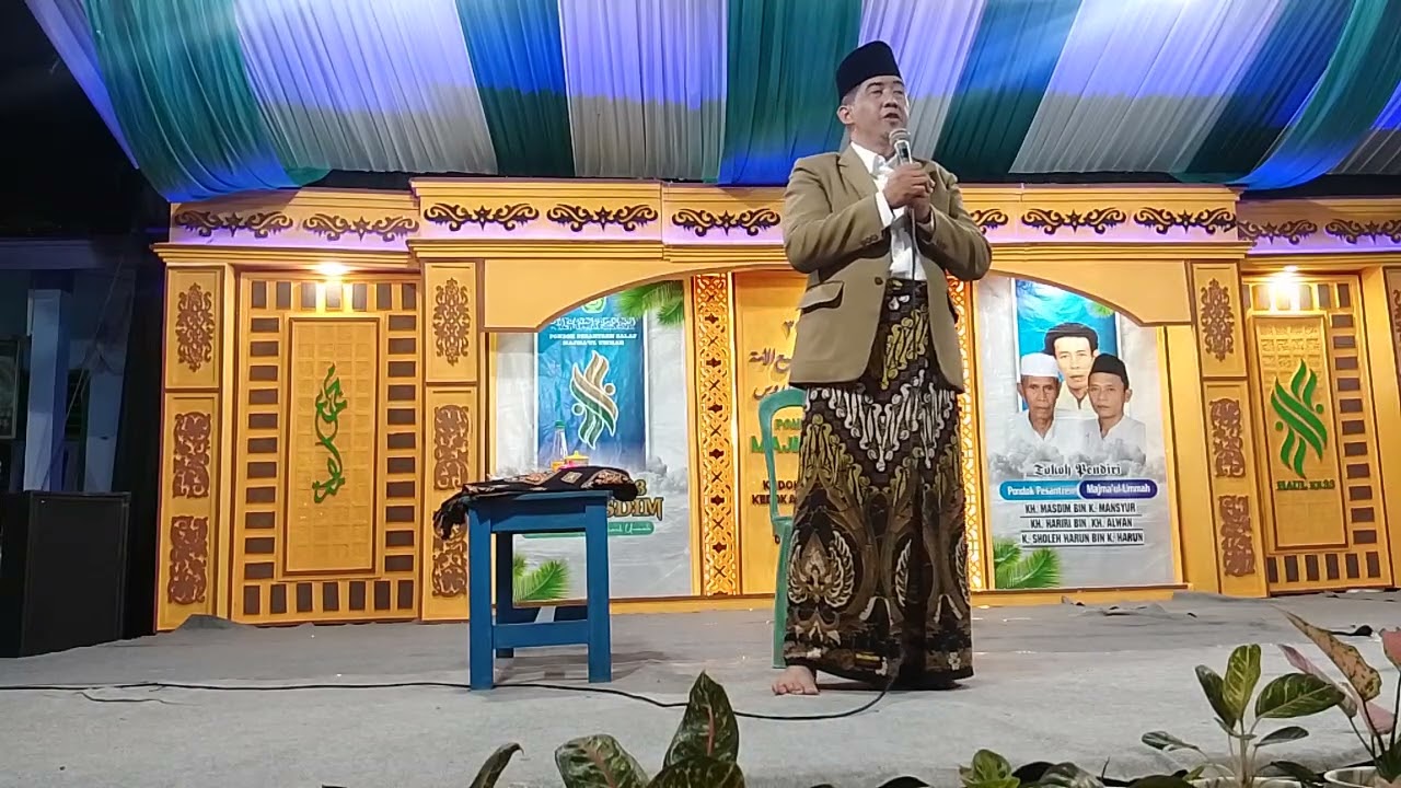 Pengajian di ponpes majmaul ummah 
