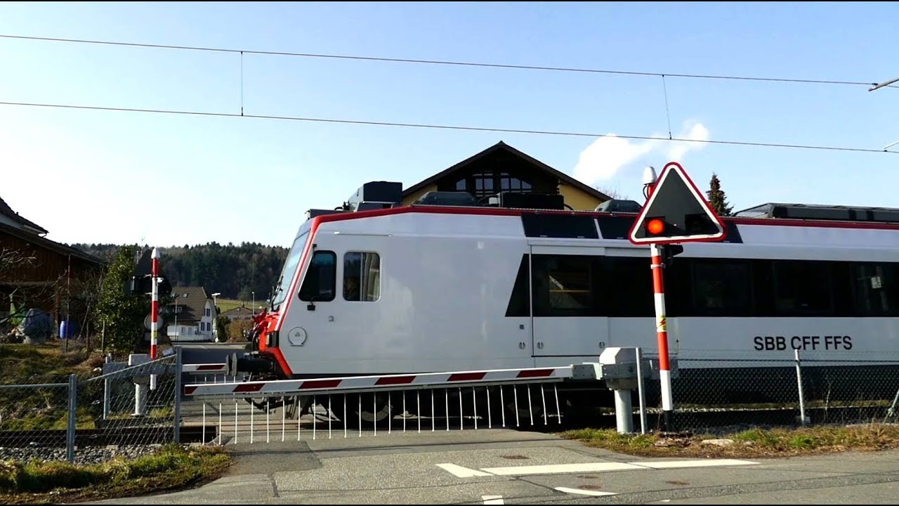 Railroad crossing Kölliken (CH) - Bahnübergang Eichweg