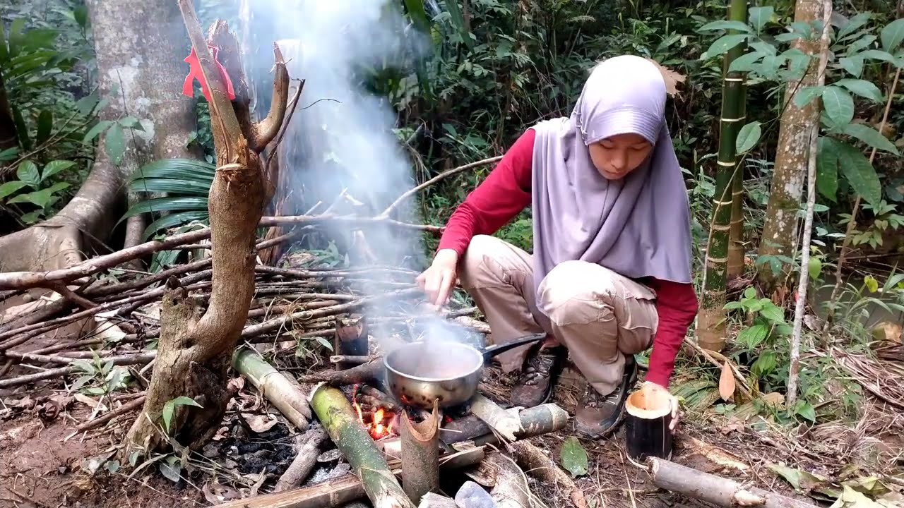 BERSIHKAN HALAMAN RUMAH POHON & MASAK DURIAN MUDA