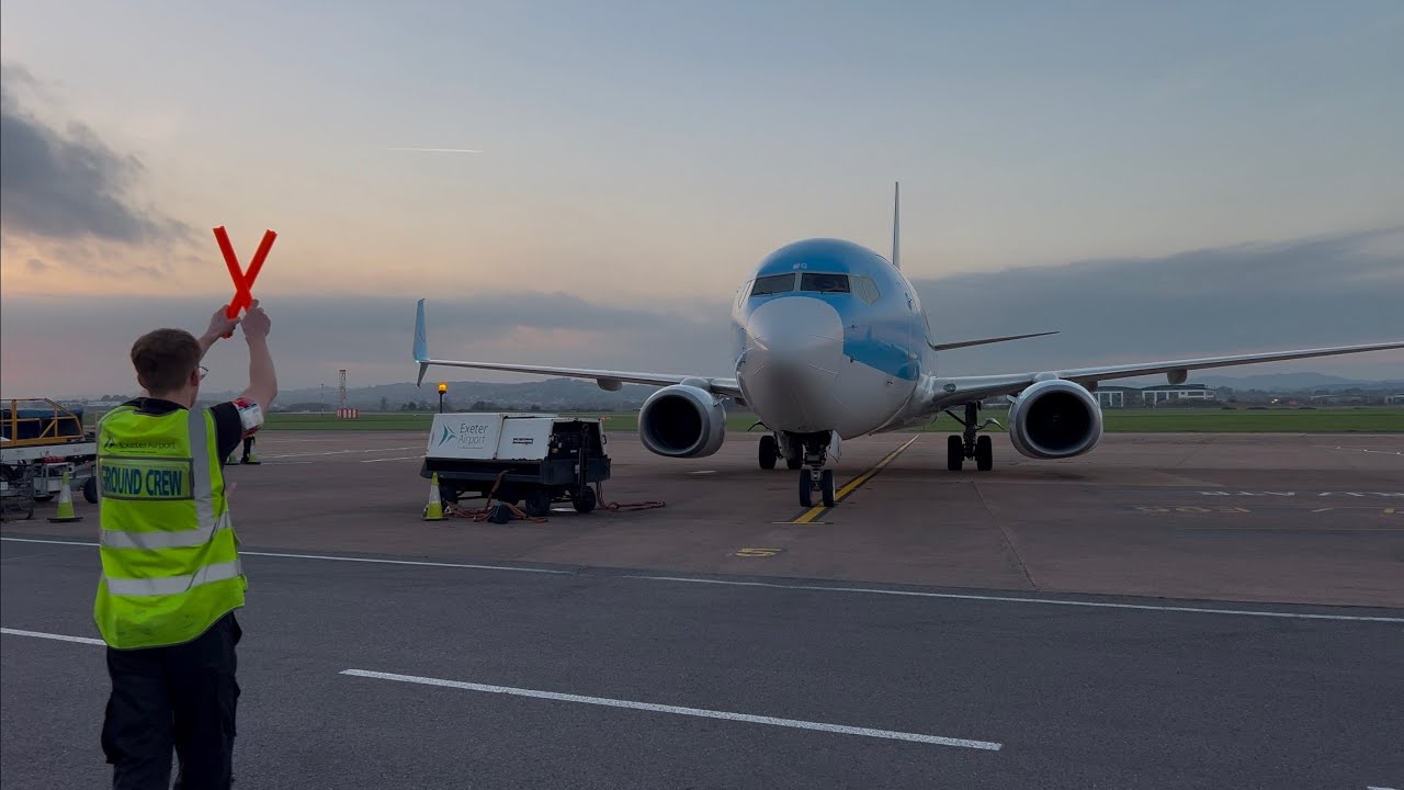 TUI Boeing 737-800 Marshalling | Exeter Airport