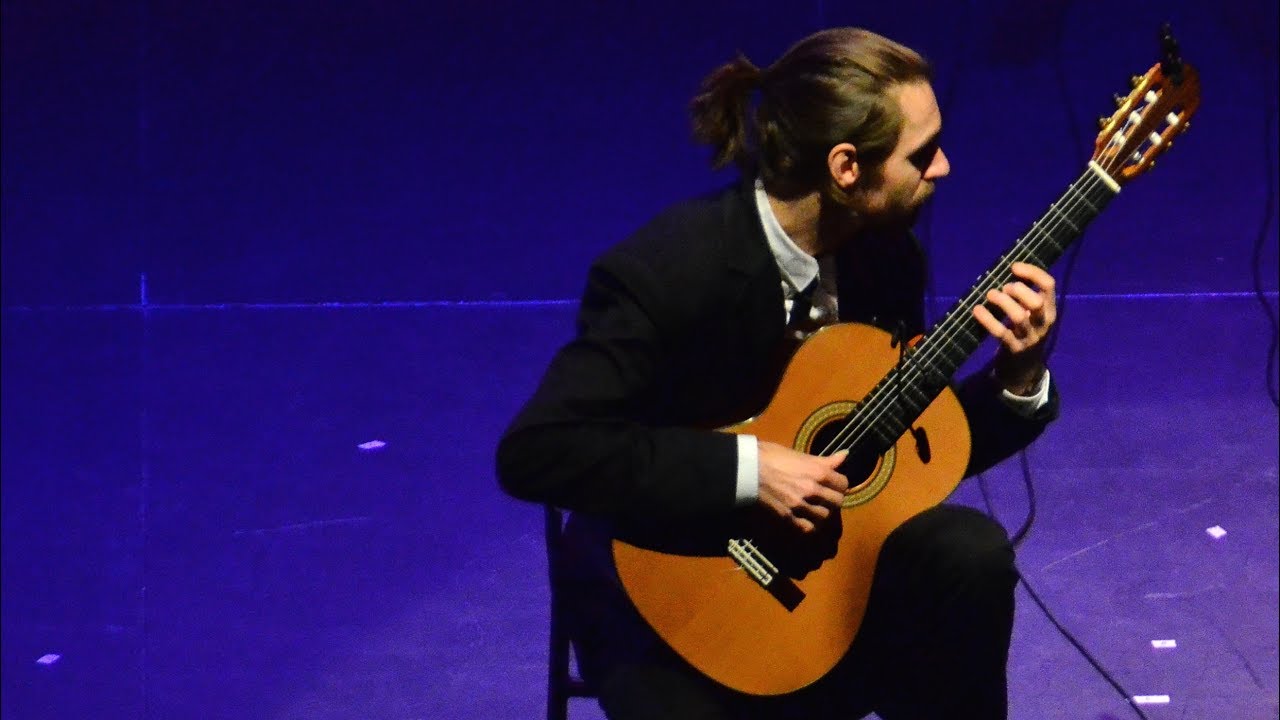 J.S. Bach - Bourr&eacute;e in E Minor - Classical Guitar