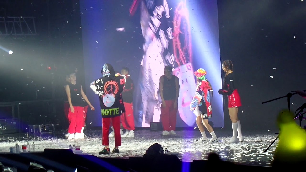 HD #motteInManila #Daragon GD Crooked encore with Dara Clear video GD talking to Dara in the end