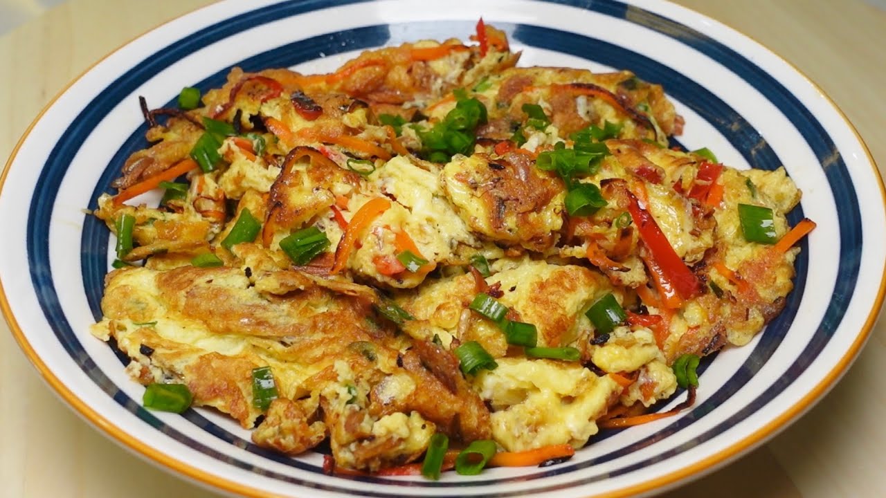 江鱼仔炒蛋🍳咸香入味，口感丰富，非常好吃又下饭，做法简单又容易💯Anchovies fried eggs🍳Salty flavours, rich in taste, very delicious