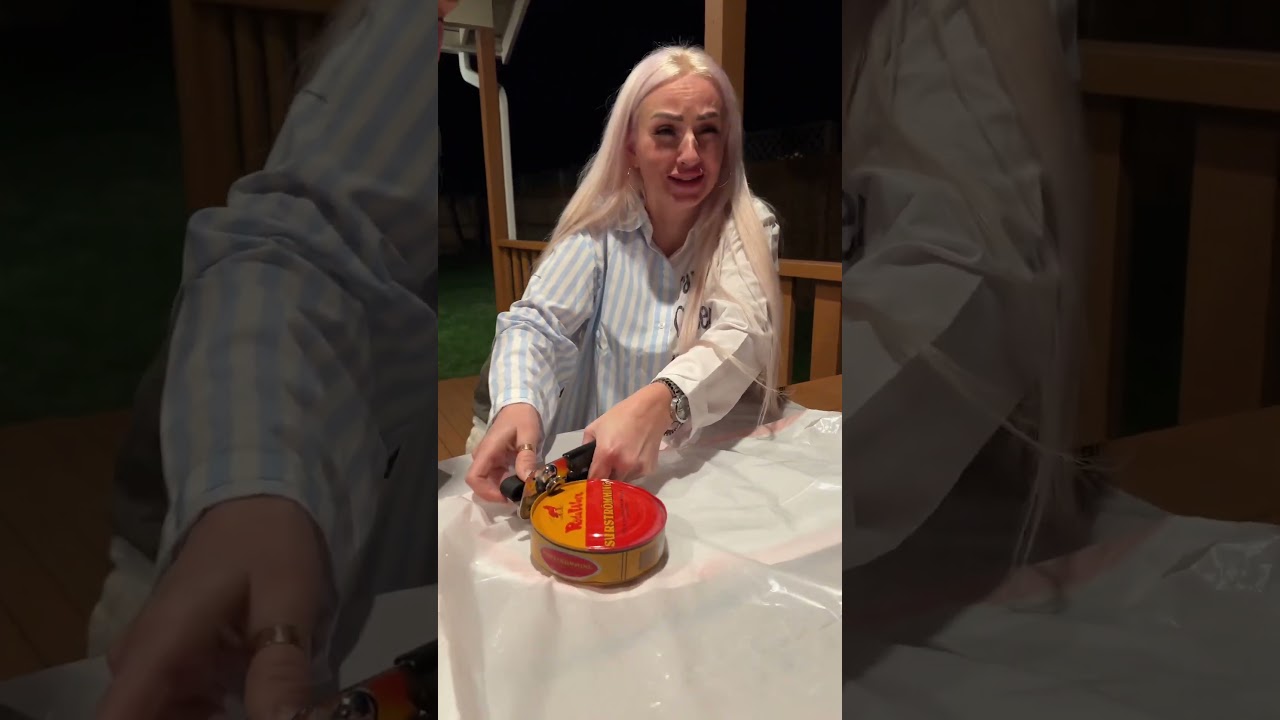 SURSTR&Ouml;MMING. Это конечно жесть как воняет. #surstromming #жизньвсша #переездвсша #америка