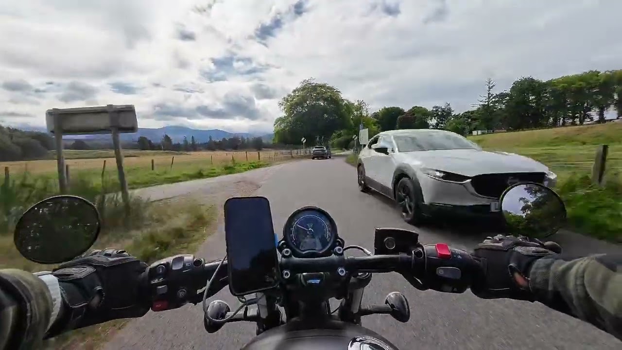 The fast Ride from Cairngorm to Kingussie (Triumph Bobber)