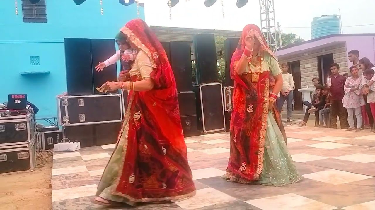Santosh Choudhary// CHACHI SHANDAR DANCE LAXMAN GHAD ME KHEDI GAAV ME//लोग यू देखते रहें