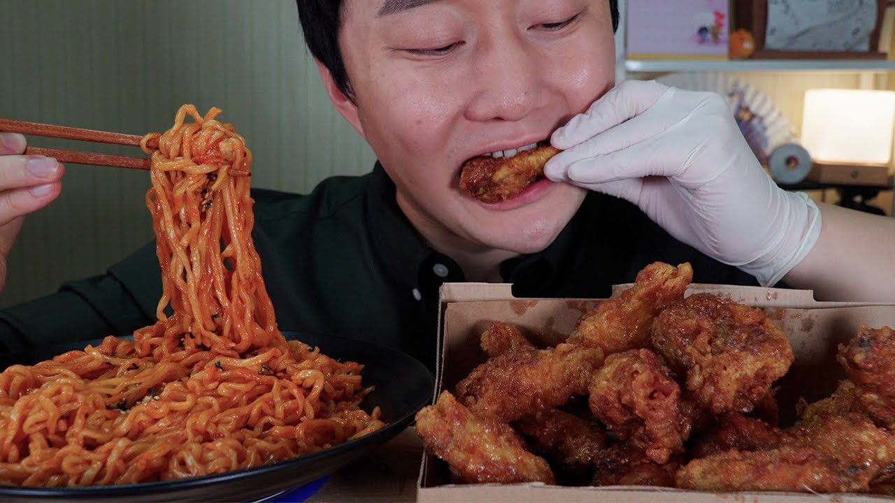 뉴핵불닭볶음면과 허니콤보 리얼사운드 먹방~!～MUKBANG～Honey Chicken + Buldak Noodles ASMR