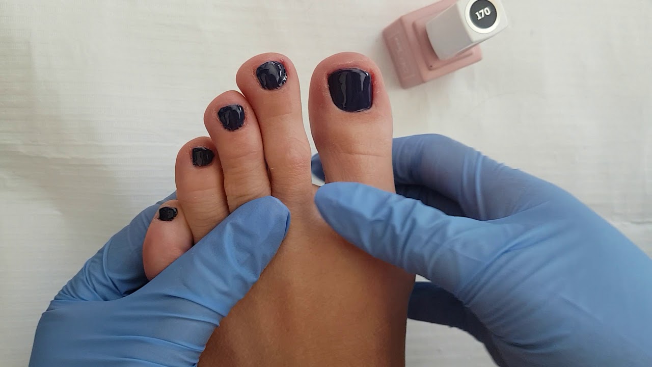 Pedichiura cu oja semi