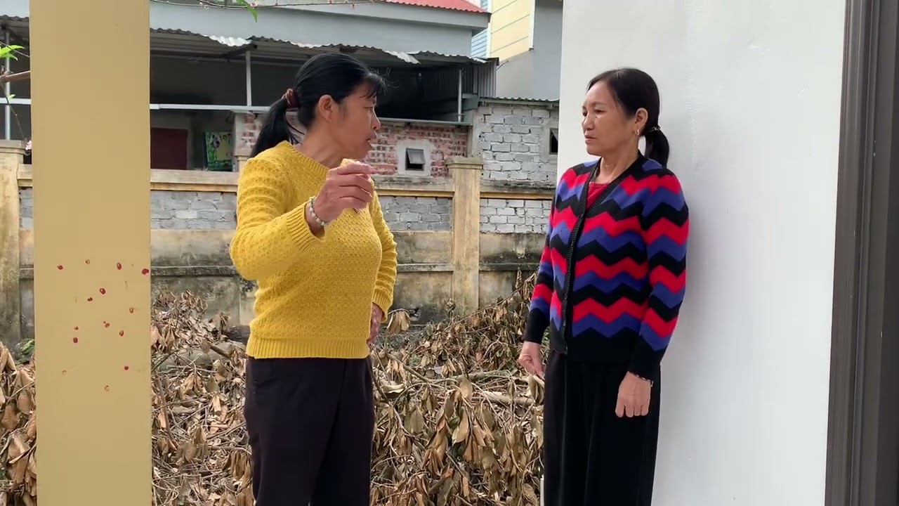 Mụ Phượng biết tin thắng cho trẻ sang nhà bố mẹ tiến liền sui sit bà quế ngan can thì bất ngờ 