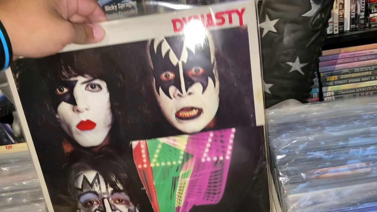 Reviewing My KISS Vinyl Collection