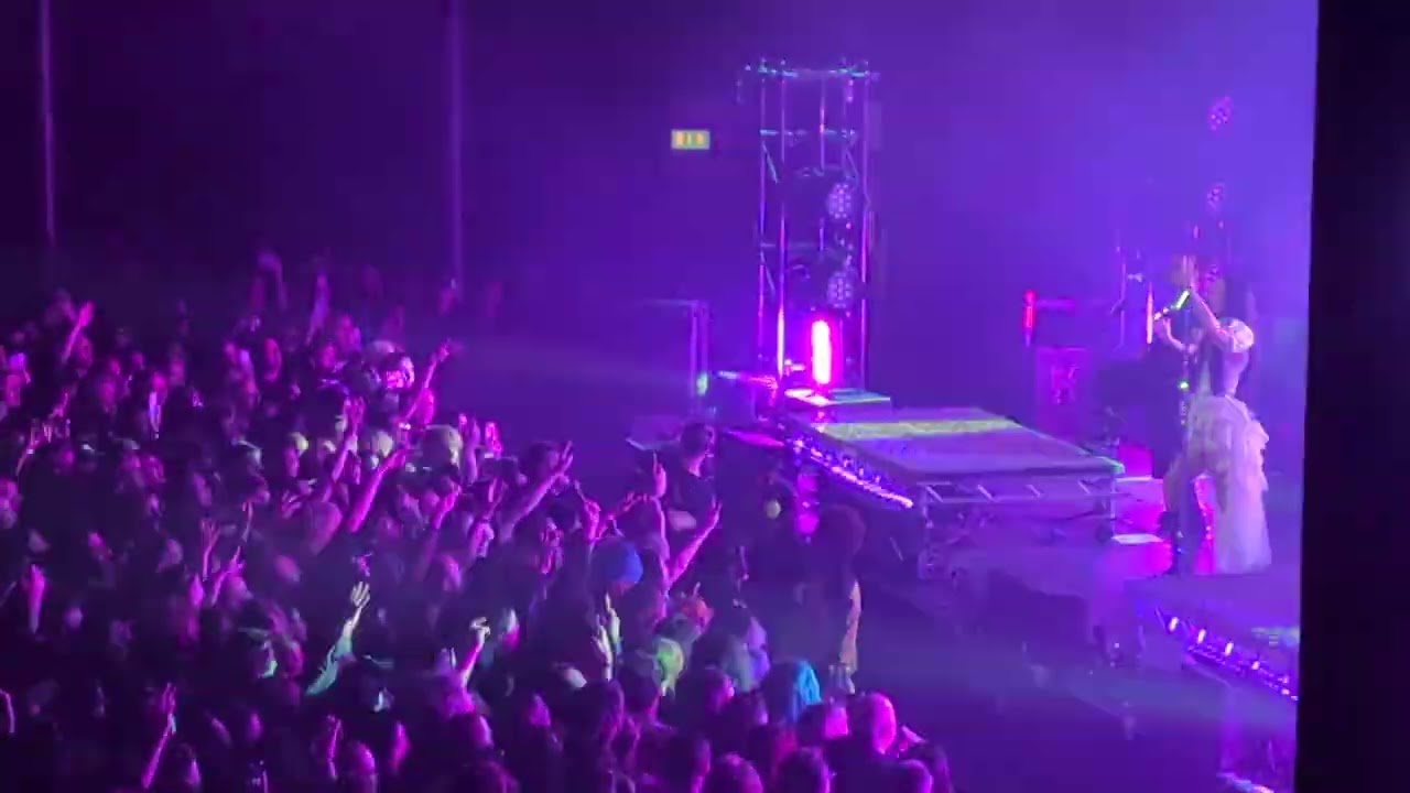 Poppy Performing 