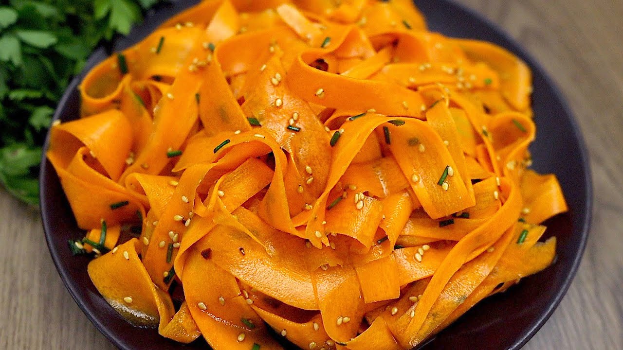 Leckerer und gesunder Karottensalat in 5 Minuten! Ein einfaches Salatrezept.
