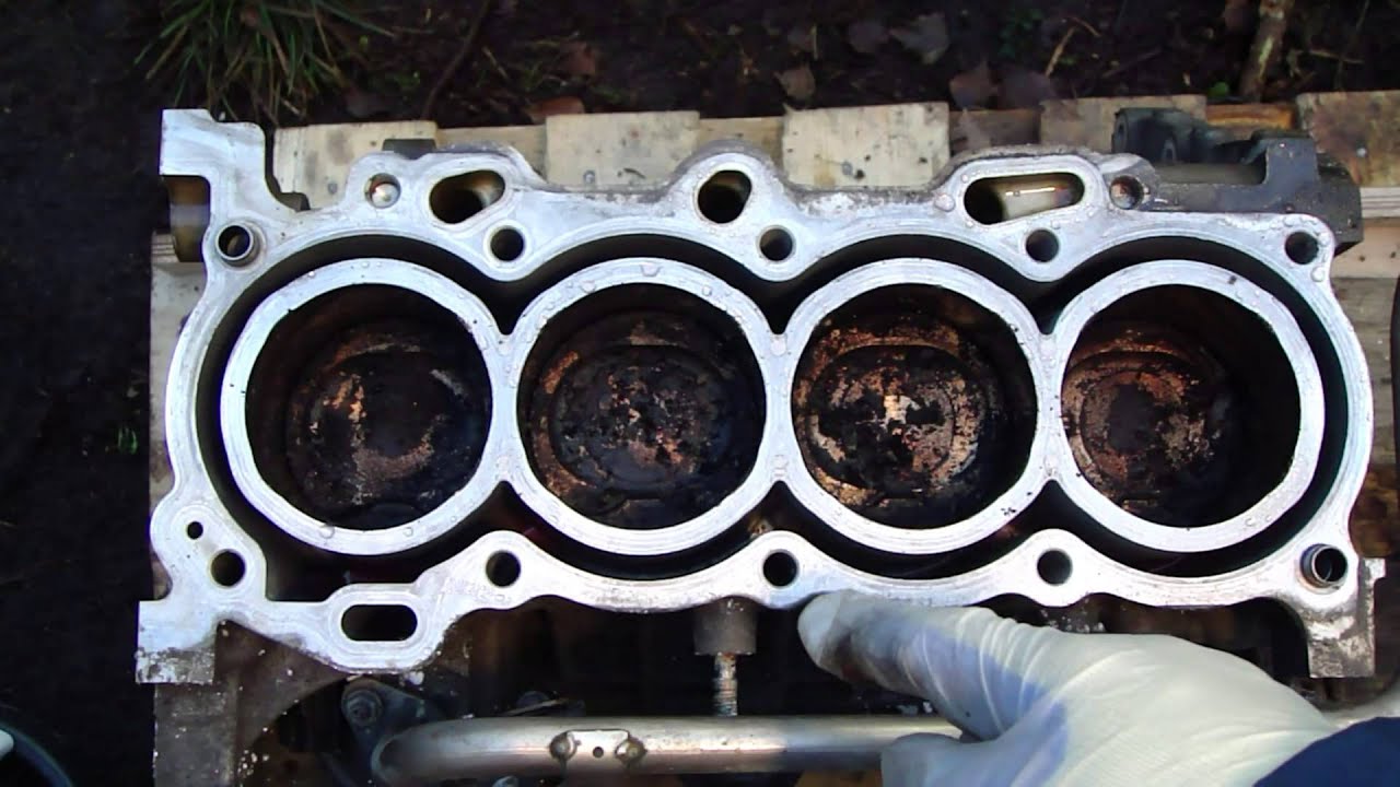 How to disassemble engine VVT-i Toyota Part 22/31: How to clean pistons and holes