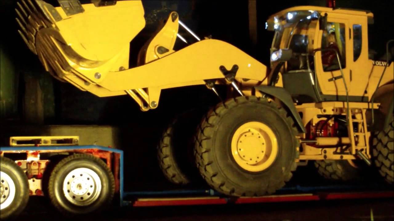 Mercedes TITAN 8x8 & Wheel Loader Transport Oversize Zipilandia