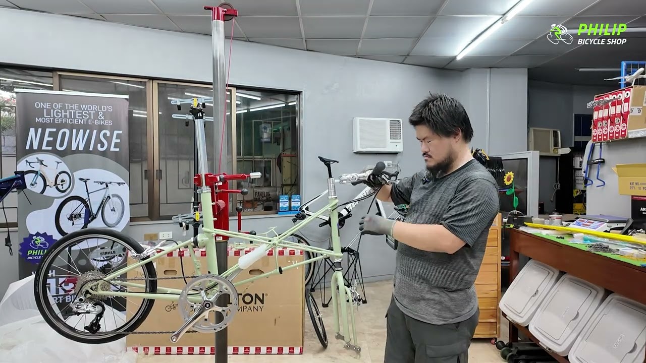 Day at the Shop - Moulton TSR 9 Basic Unboxing and Assembly