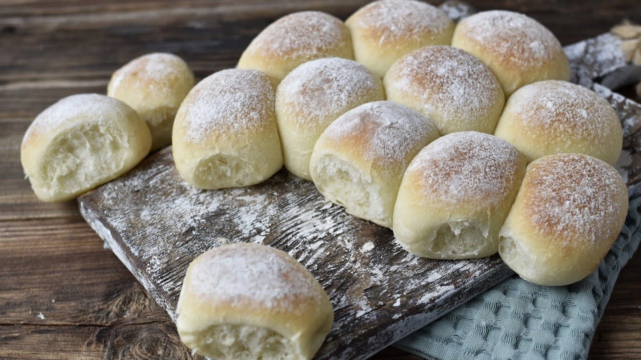 Pamuk gibi yumuşacık ekşi mayalı ufak ekmekler isterseniz kesinlikle bu tarifi deneyın!