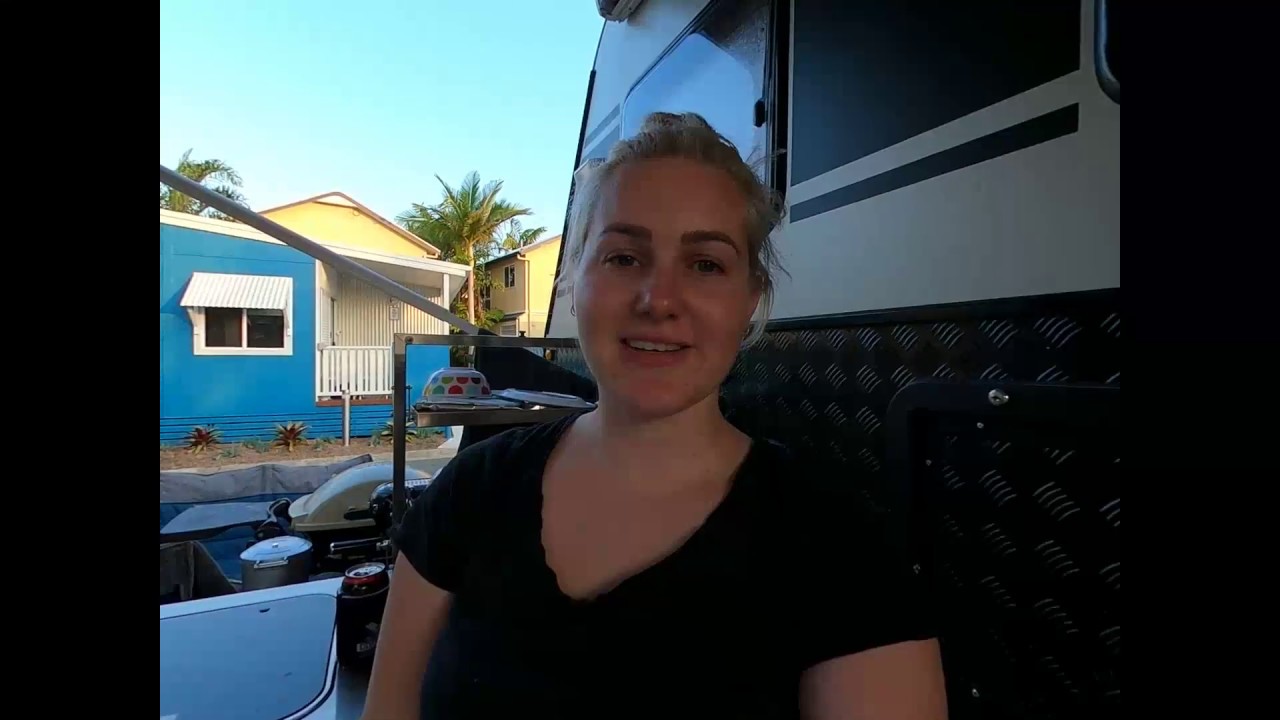 HOW TO EMPTY A CARAVAN TOILET CASSETTE | MDC XT16HR CARAVAN | Ladies can do it too :)