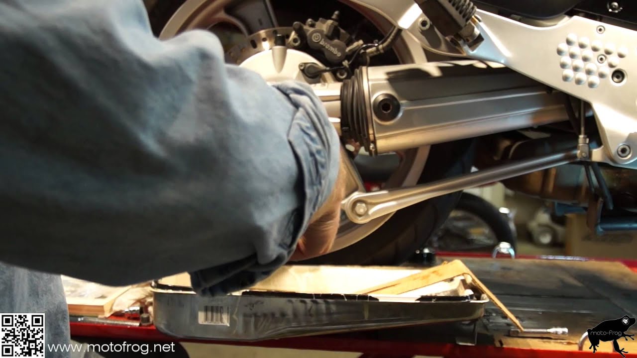 BMW R1100RT Final drive oil change