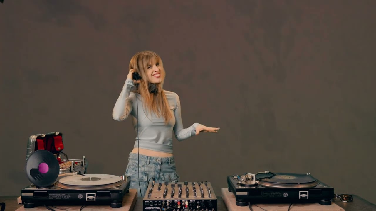 MITMISCHEN INVITES - Tigerhead