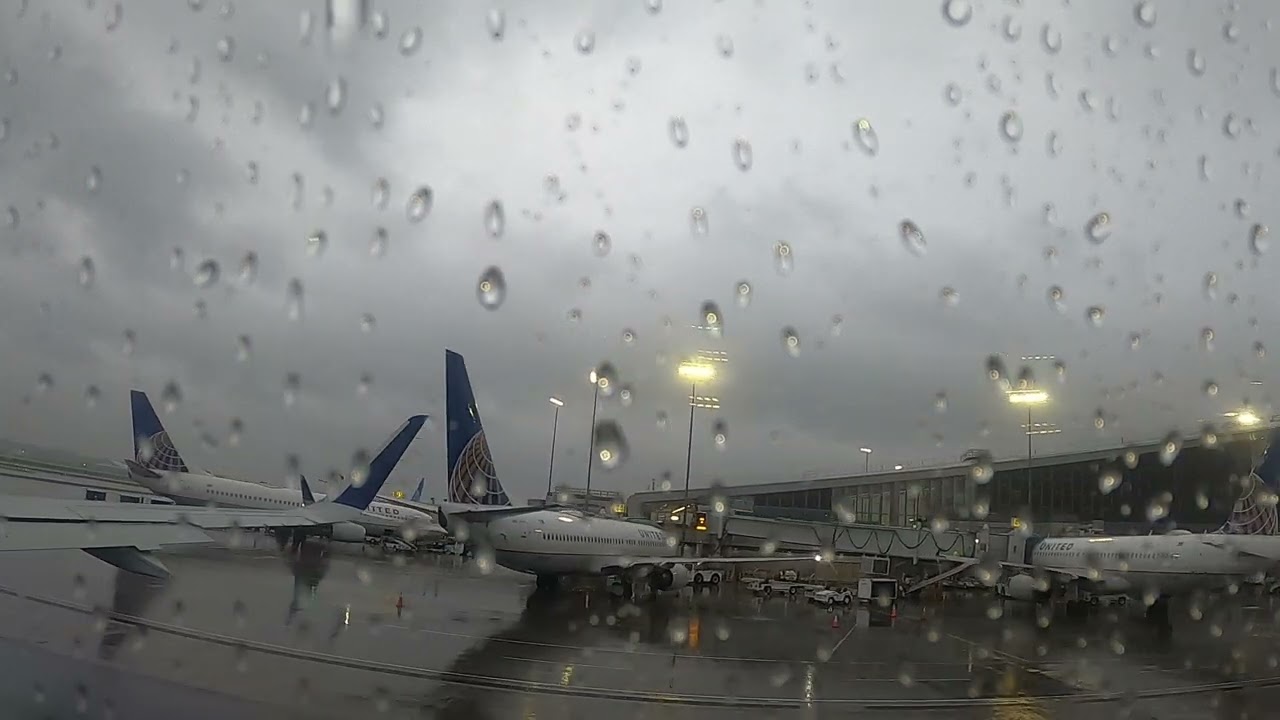 Full Flight - Rainy takeoff, Jetblue flight #1247 - New York, NY to Tampa, FL - A320