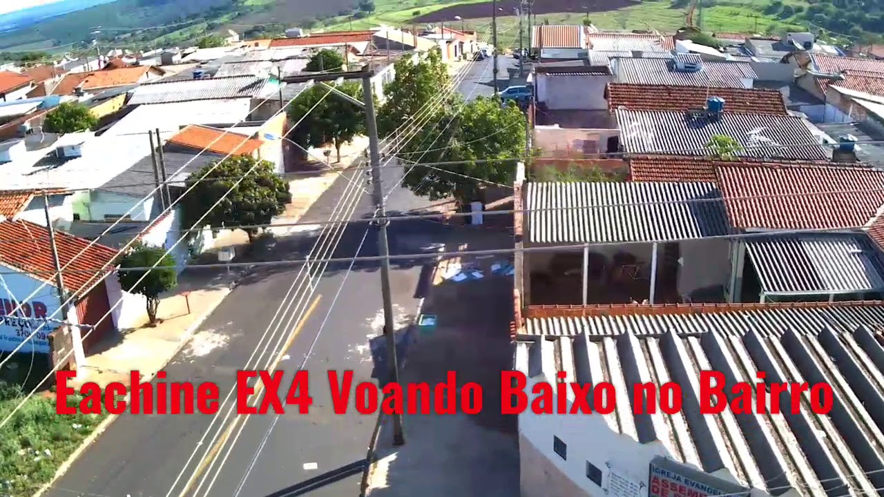 Eachine EX4 Voando Baixo no Bairro