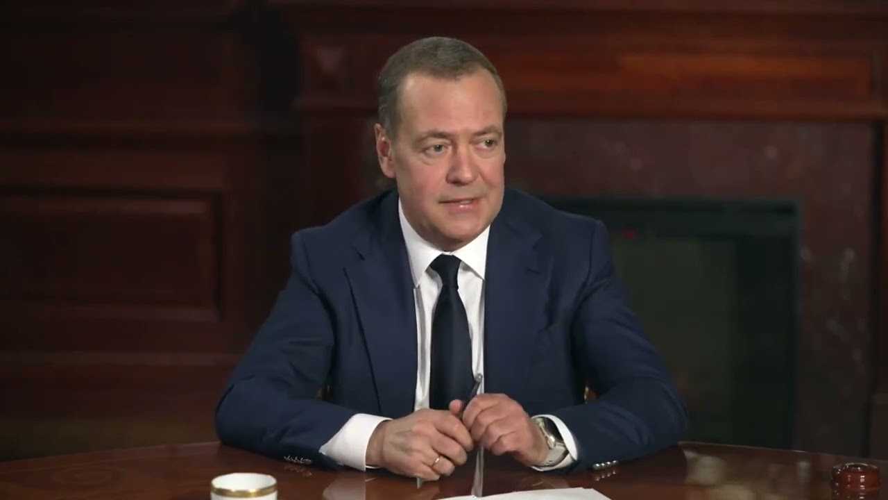«Почему Max боятся зря»: Дмитрий Медведев — о Telegram, военкорах и цифровом суверенитете