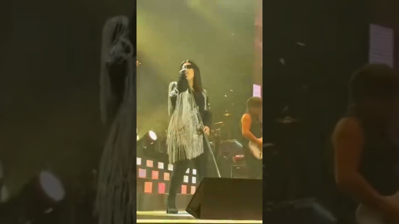 Limpido umas das canções que mais gosto e entre outras de Laura Pausini 💞🎙🎶