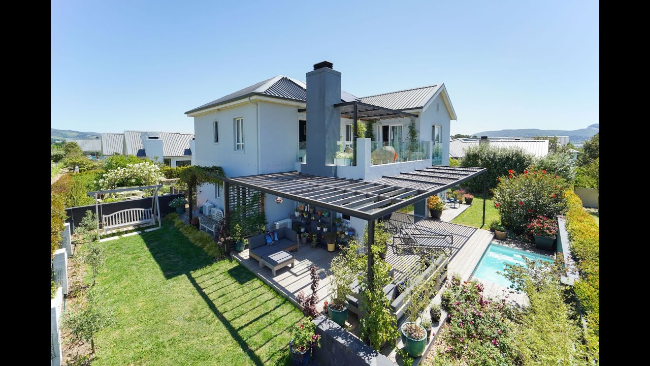 4 bedroom house for sale in Val de Vie | Pam Golding Properties