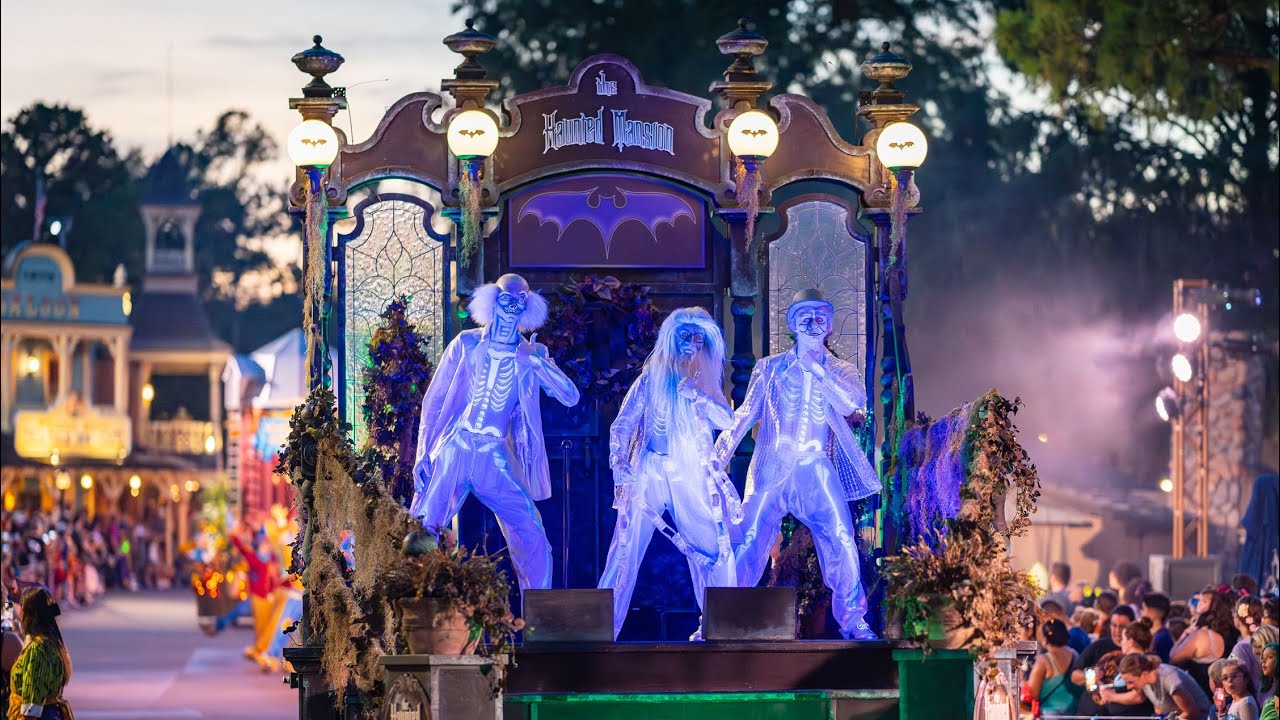 2024 Mickey's Boo-To-You Parade at Sunset (NEW Earlier Showtime)